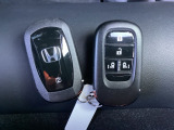 スマートキーです!!今や標準の装備になりつつありますよね!!ドアロック・アンロックも便利です!!
