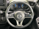 インテリアに合わせたデザインのステアリングは、運転される方のことも考え、運転しやすい形状、大きさです。是非一度、実際に触ってお確かめください。