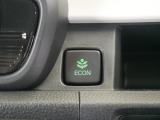 【ECONスイッチ】 ECONスイッチを押すと、加速時のアクセルの踏みすぎやエアコンの効きすぎなどを抑え燃費向上に役立ちます。