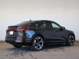 Audi SQ8 Sportback e-tron /パノラマサンルーフ/Audi rings & ブラックスタイリング/アルミホイール5Yスポークローターデザイン ブラック 10.5Jx21/デジタルマトリクスLEDヘッドライト