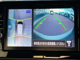 アラウンドビューモニターまるで車を真上から映したような映像で、前後左右の感覚が分かります♪車庫入れや駐車時に大活躍の機能です。