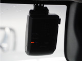 ◆ドライブレコーダー◆映像・音声などを記録する自動車用の装置です。 もしもの事故の際の記録はもちろん、旅行の際の思い出としてドライブの映像を楽しむことができます。