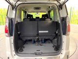 普段のお買い物や通勤、送迎等に十分な荷室スペースを確保しております。セカンドシートを倒すと、大きな荷物の積載も可能です♪