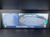 【フロント&サイドカメラ】ドライバーから見にくい死角部分を映像で確認できる前方と左側面にカメラを装着。見通しがきかない場所や住宅密集地などを運転することが多い人におすすめの安心装備です。