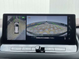 アラウンドビューモニター搭載。上から見下ろしたように液晶に映るのでスムーズな駐車をサポートします。