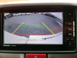 駐車に便利なバックモニター搭載車です。後方の映像が見えるのでバックも安心です。