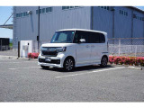 総額表示の諸費用は、岡山県内での登録費用で計算しております。県外のお客様においては別途、登録費用、陸送費用が必要になります。