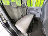 後部座席も気になるようなキズ・汚れやへたり等、大きなダメージはなく、良好な状態です。