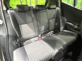 後部座席も気になるようなキズ・汚れやへたり等、大きなダメージはなく、良好な状態です。