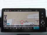 【Honda SENSING装備】ミリ波レーダーとカメラを用いた先進の安全運転支援システムです。衝突軽減ブレーキに始まり、車線維持システム、標識認識機能などの支援で安全運転をサポート致します。