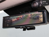 車両後方を映し出します・スマートルームミラー装備です。