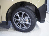 実車はアルミホイール組みの夏用タイヤを装着しています。