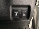 【両側パワースライドドア】です。リモコンや運転席のスイッチ操作で楽々自動開閉。