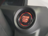 【プッシュスタートボタン】カギを差し込むことなくボタンを押すことでエンジンスタートができます。