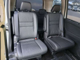 広さたっぷり、ゆったり座れる後席シート