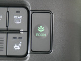 【ECONスイッチ】 ECONスイッチを押すと、加速時のアクセルの踏みすぎやエアコンの効きすぎなどを抑え燃費向上に役立ちます。