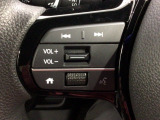ステアリングにオーディオ操作スイッチが付いています。オーディオ画面に直接タッチしなくても操作が出来ますので、運転に集中できます。
