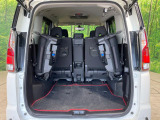 普段のお買い物や通勤、送迎等に十分な荷室スペースを確保しております。セカンドシートを倒すと、大きな荷物の積載も可能です♪