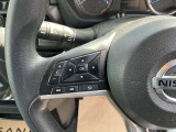 ステアリングにオーディオの操作機能が付いていますのでとっても便利!