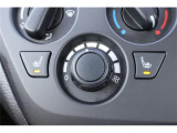運転席/助手席シートヒーター付です。