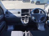 運転席シート廻りは使用感も少なく、良好な状態となっています。前オーナー様が丁寧に使っていたことがよくわかりますね。