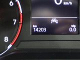 走行距離は14,203km。メーター内に明確に表示され、車両状態の把握がしやすくなっています。