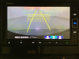 バックでの車庫入れも安心です! リアカメラが付いているバックモニター付のナビを装備しております。操作線もついており距離感も画面から確認できます。