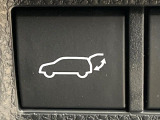 【パワーバックドア】スマートキーや運転席のボタンを押すだけでリアゲートが自動で開閉します!荷物を持っている時や、高い位置にあるバックドアを閉める際に便利な機能です♪