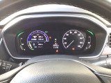 メーターの横に液晶カラーディスプレーを装備。航続可能距離等の情報やHonda SENSINGの注意・警告を表示します!