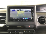 バックモニター付きで、車庫入れやバック時の後方確認をサポート。