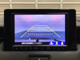 バックでの車庫入れも安心です! リアカメラが付いているバックモニター付のナビを装備しております。操作線もついており距離感も画面から確認できます。