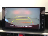 【バックカメラ】駐車には欠かせないバックカメラを装備!カラーで後方をモニタリング。安全でゆとりのある駐車をサポートします。