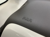 【エアバック】衝突時に乗員の胸部への衝撃を緩和。けがのリスクを減少します。