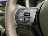 ステアリングにオーディオ操作スイッチが付いています。オーディオ画面に直接タッチしなくても操作が出来ますので、運転に集中できます。