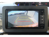 バックモニター付ですので、車庫入れも駐車もラクラクです。