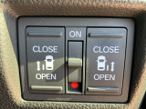 両側電動スライドドア装備!運転席よりボタン一つで開閉可能でございます。