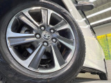 【純正16インチアルミホイール】外観にマッチした純正アルミホイールを装着しております。各種社外アルミホイールや、スタッドレスタイヤも取扱いしております。是非ご相談ください♪
