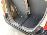 後席を前にスライドさせれば、荷室を広く使えます。