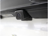 バックカメラが付いているので後方確認が非常にしやすいです。今や運転初心者も熟練者も必須装備!ついていて損はないですね♪