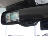 アラウンドビューモニター画像を映し出せるルームミラーです。全体を見渡せてとても重宝します。