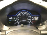とっても見やすいメーターです。夜間時はラグジュアリーな気分にさせてくれる照明が魅力ですので、夜のドライブも楽しみになりますよ♪