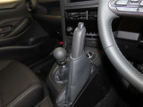 縦引きパーキングブレーキを装備しております。現車にてご確認ください。