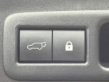 【パワーバックドア】スマートキーや運転席のボタンを押すだけでリアゲートが自動で開閉します!荷物を持っている時や、高い位置にあるバックドアを閉める際に便利な機能です♪
