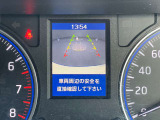 スピードメーターにバックカメラの映像を映し出すことが可能です。