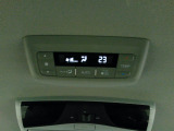 後席用エアコン付きです。