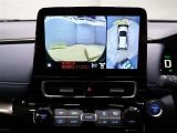 パノラミックビューモニター付きです。車両を上から見たような映像をディスプレイオーディオ画面に表示。運転席からの目視だけでは見にくい、車両周辺の状況をリアルタイムでしっかり確認できます。