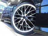 新品19インチアルミホイール!!タイヤも新品に交換済!ランニングコスト良く乗っていただけます!