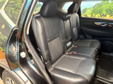 後部座席も気になるようなキズ・汚れやへたり等、大きなダメージはなく、良好な状態です。