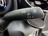 【オートライト】車外の明るさに応じて、自動的にライトの点灯・消灯をしてくれます。
