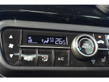 オートエアコンのお車ですので室内の温度をスムーズに調整してくれます♪